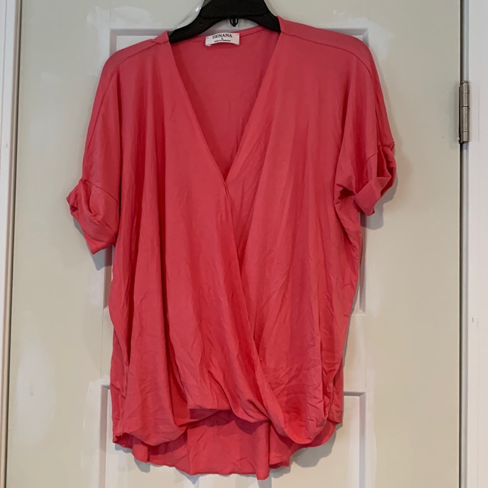 Zenana size large like new v neck top